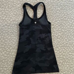 Lululemon stretch tank top. Size 0.